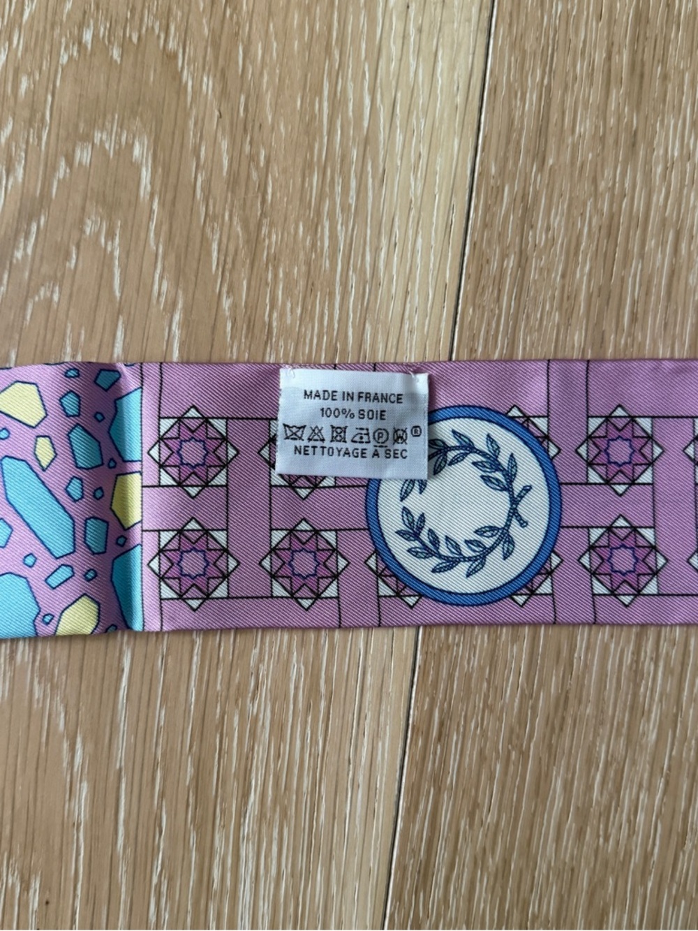 NWOT Hermes 100% silk twilly scarf la danse des amazones pink purple blue - Picture 6 of 6
